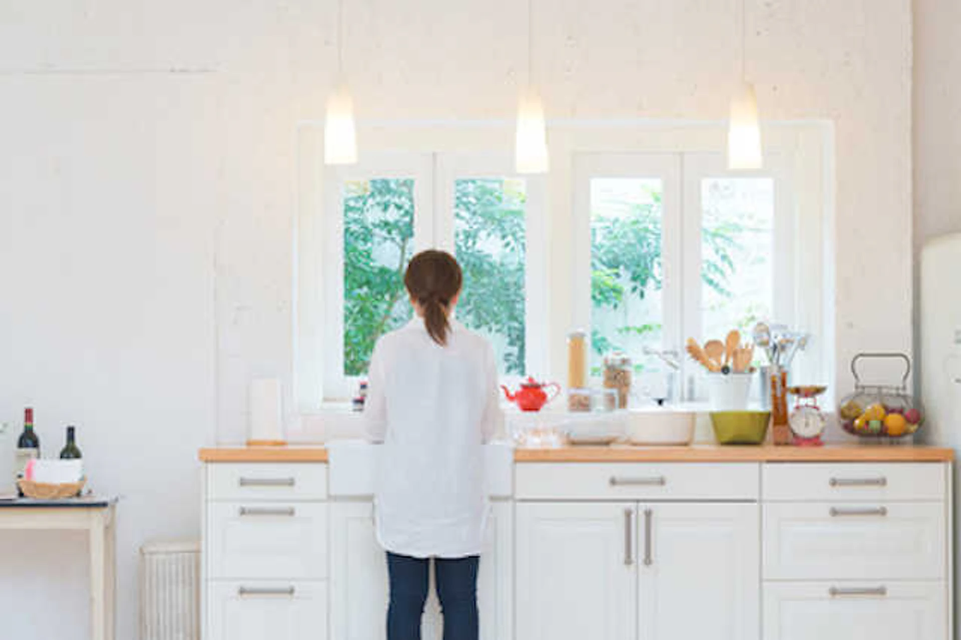 壁付け(背面式)のキッチンを、対面式に変更するご家庭も