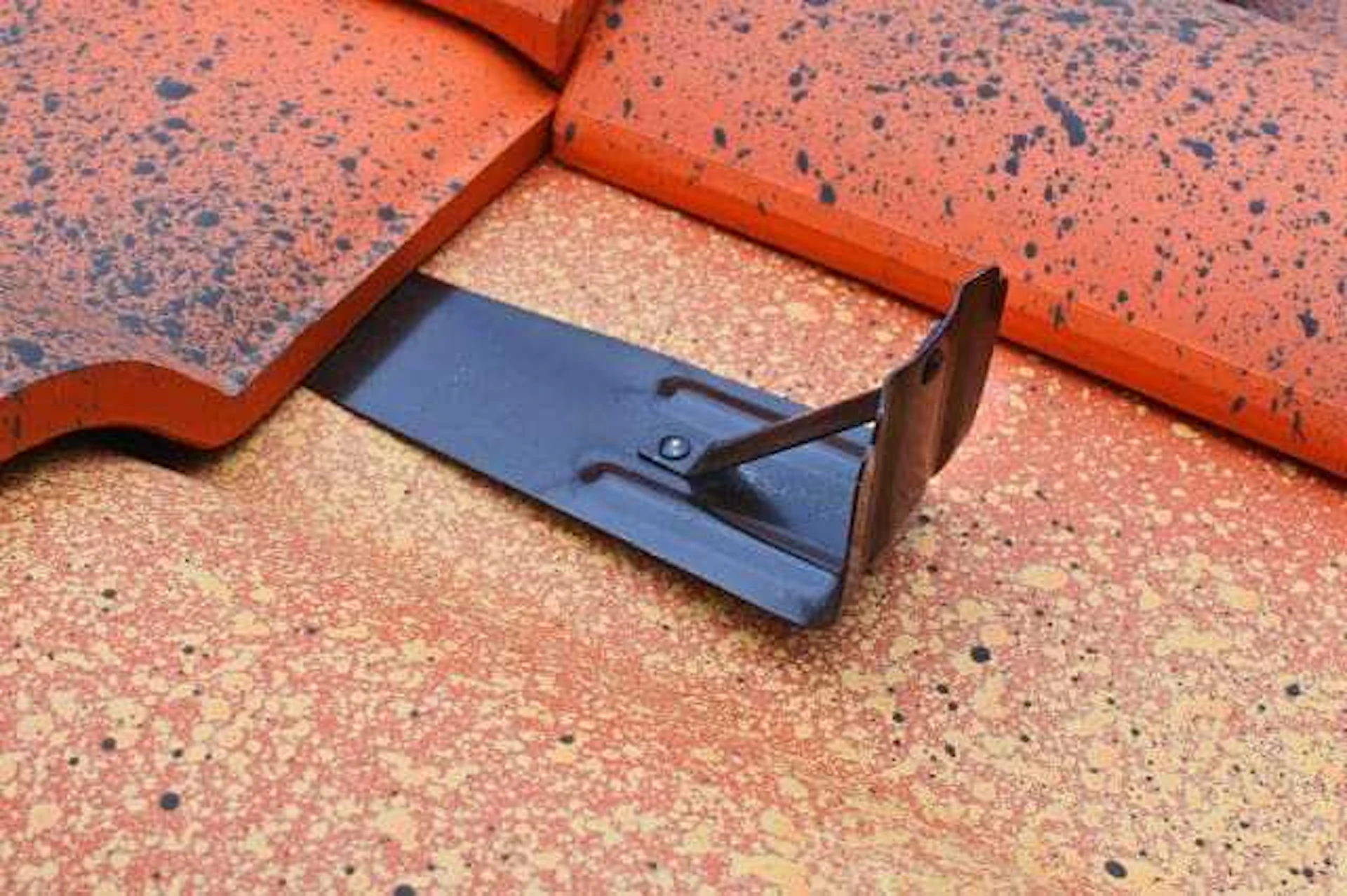 屋根の雪止めの種類