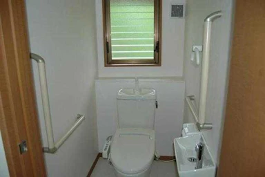 [100万円] 母屋に介護用の水洗トイレを新設