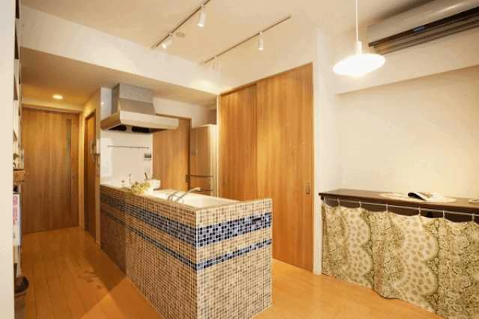 対面キッチンの目隠し・カウンターの土台として