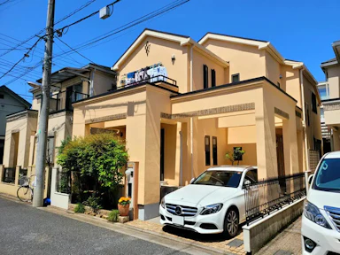 淡いオレンジでお洒落な外壁・屋根塗装リフォーム