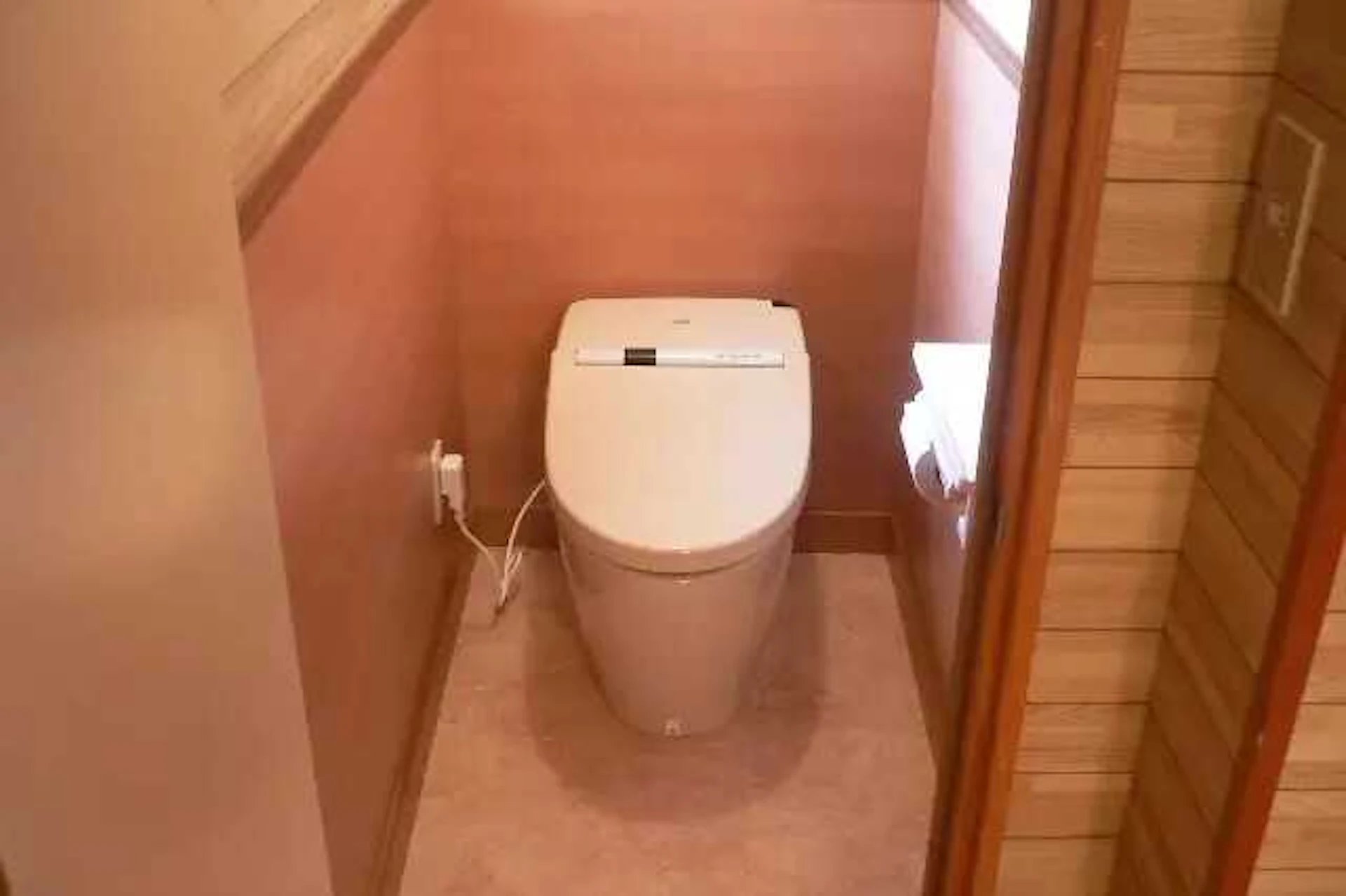 【事例②】 一体型トイレですっきりとしたトイレ空間！