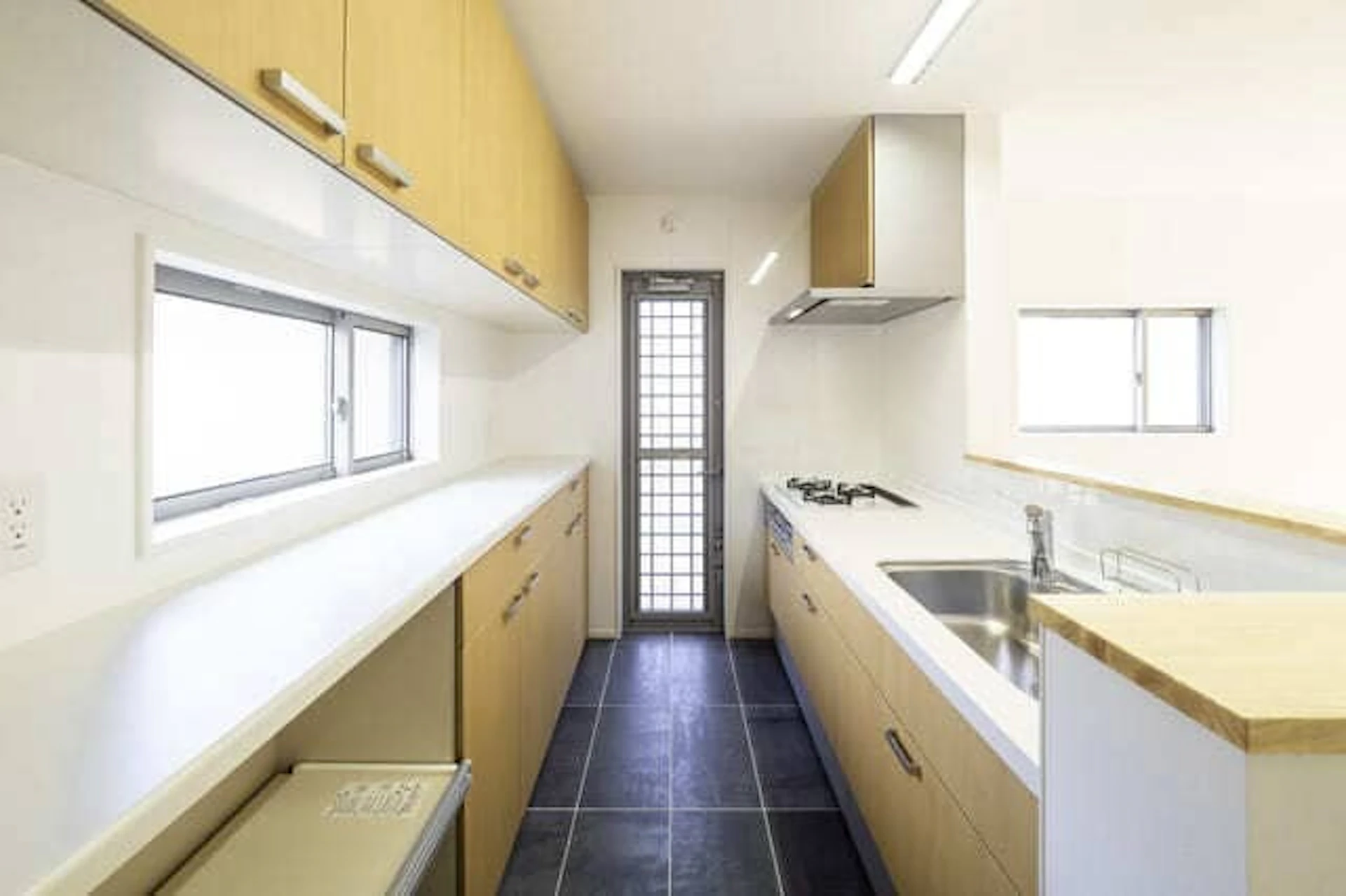 キッチンの床におすすめのタイルメーカー【4選】