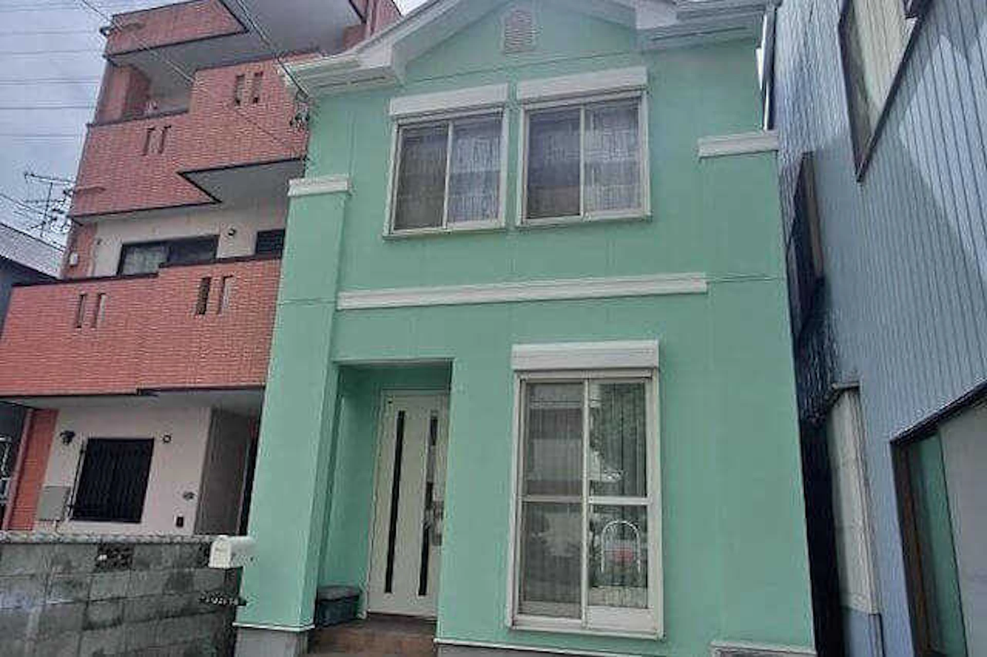 パステル調のエメラルドグリーン