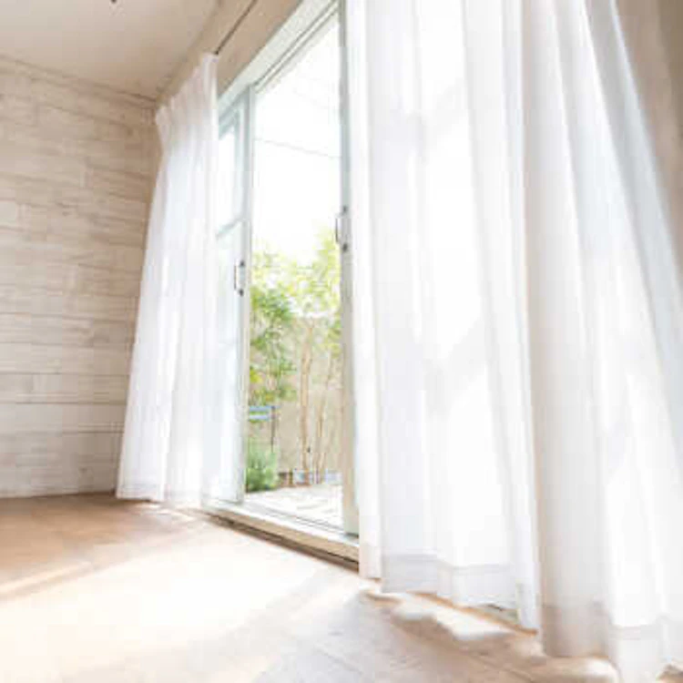 日差しが降り注ぐ暖かい部屋