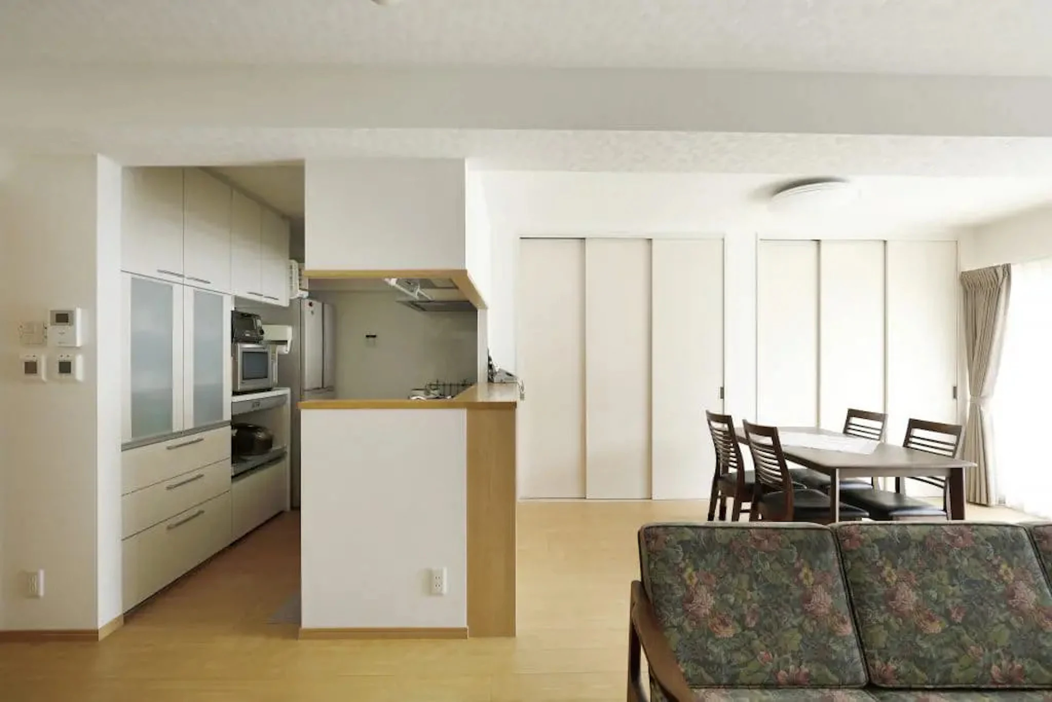 事例2: 全面リフォームで新築と見間違える空間