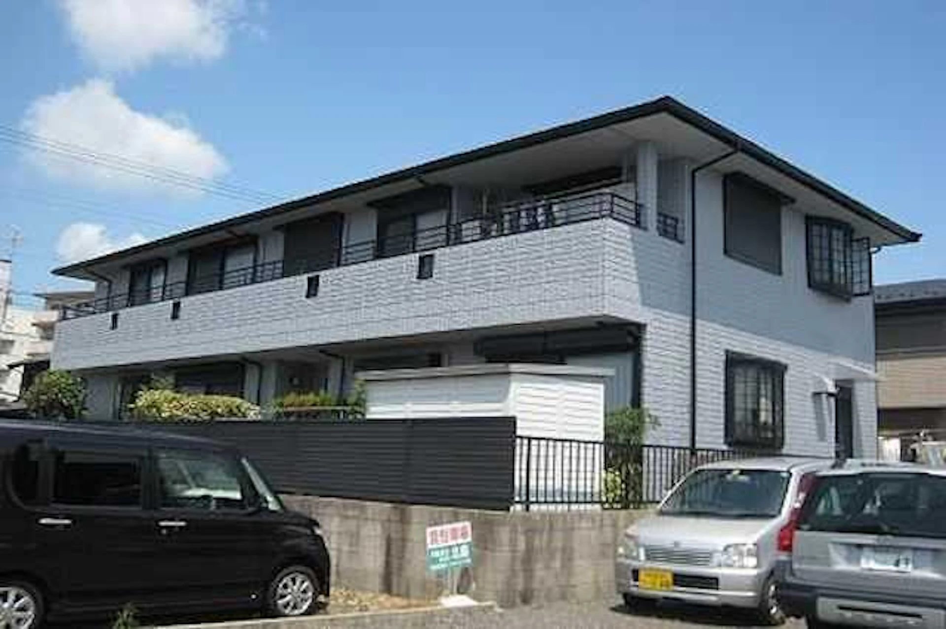 【相場を知って損しない】アパート外壁塗装の費用・耐用年数！事例も公開