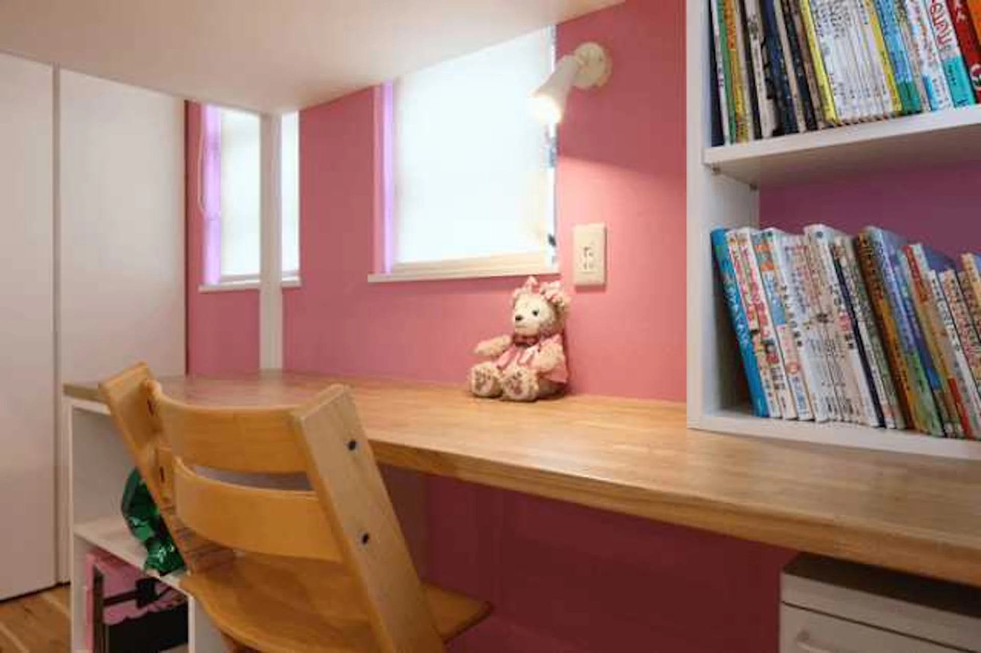 狭いお部屋でソファもデスクも！ロフトベッドが大活躍♡