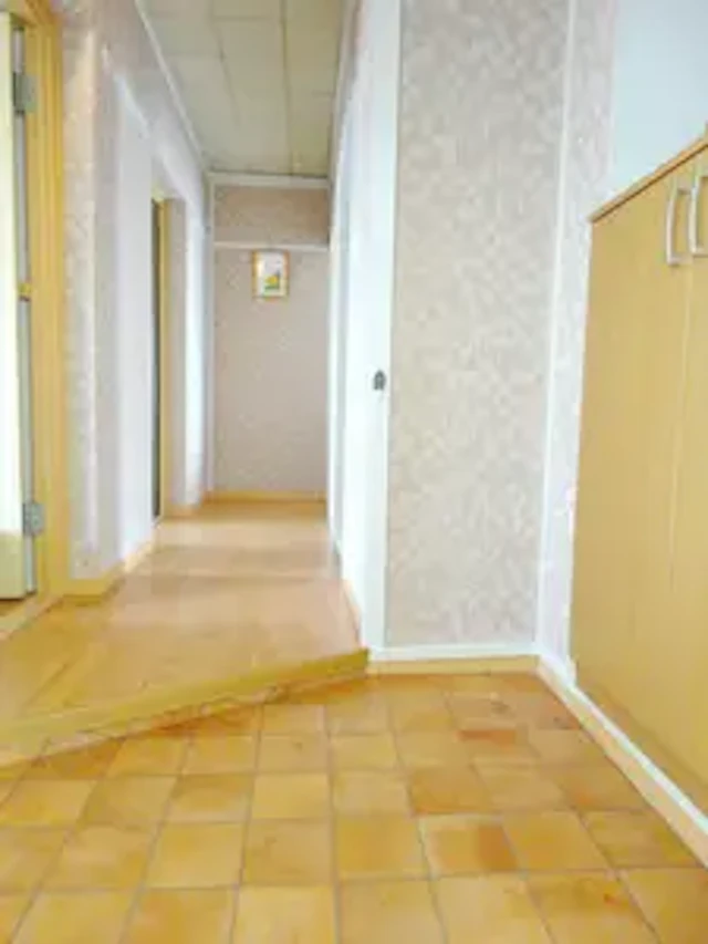 事例2 湿気が気になりやすい場所を石目調の涼しげな雰囲気に