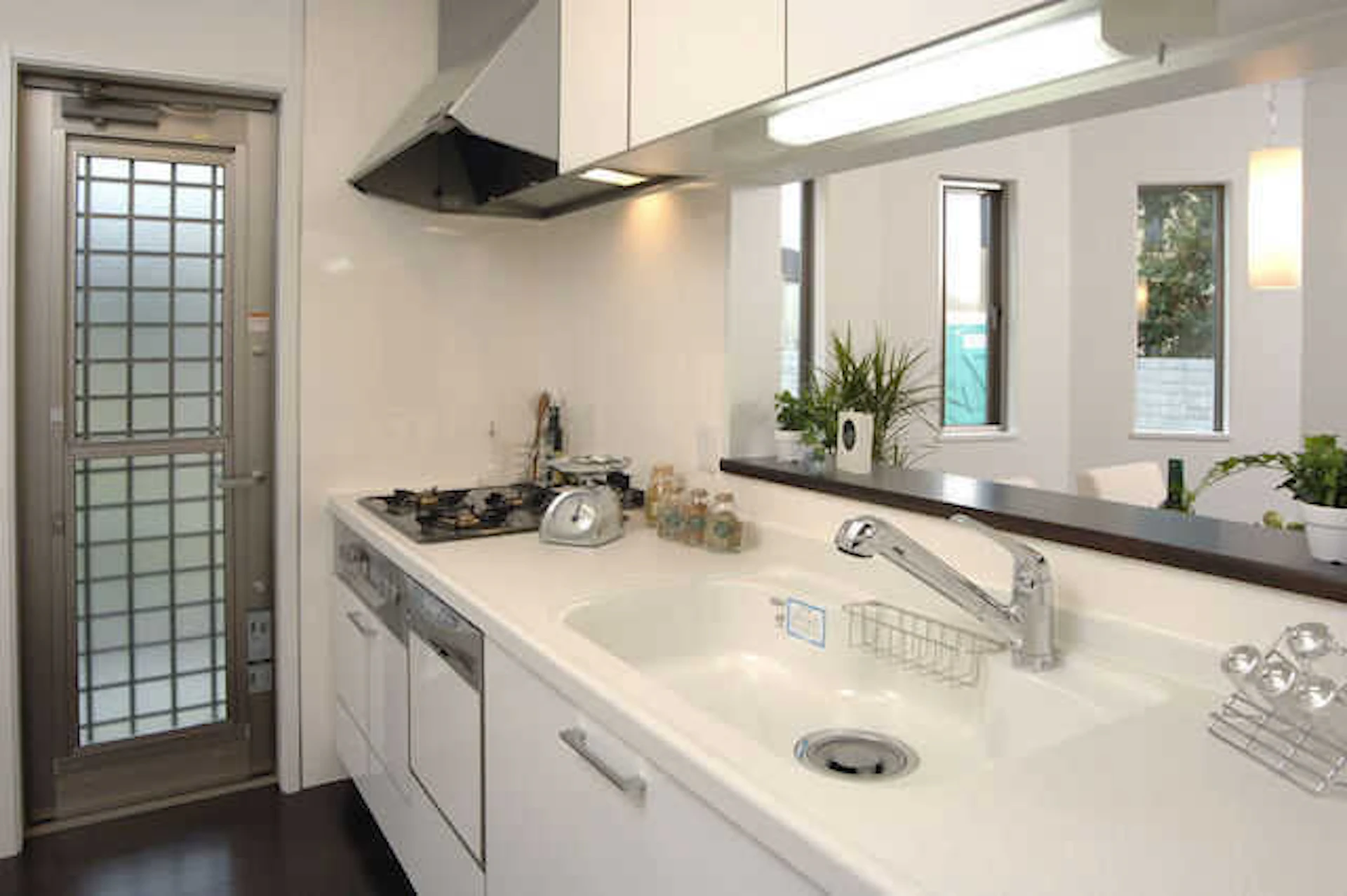 最新のシステムキッチンに交換するのもおすすめ