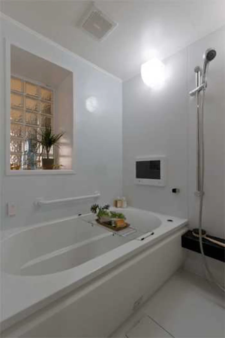 ライフスタイルに合わせて選ぶ！浴槽の形・素材の種類知っていますか？