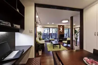 モダンな二世帯住宅