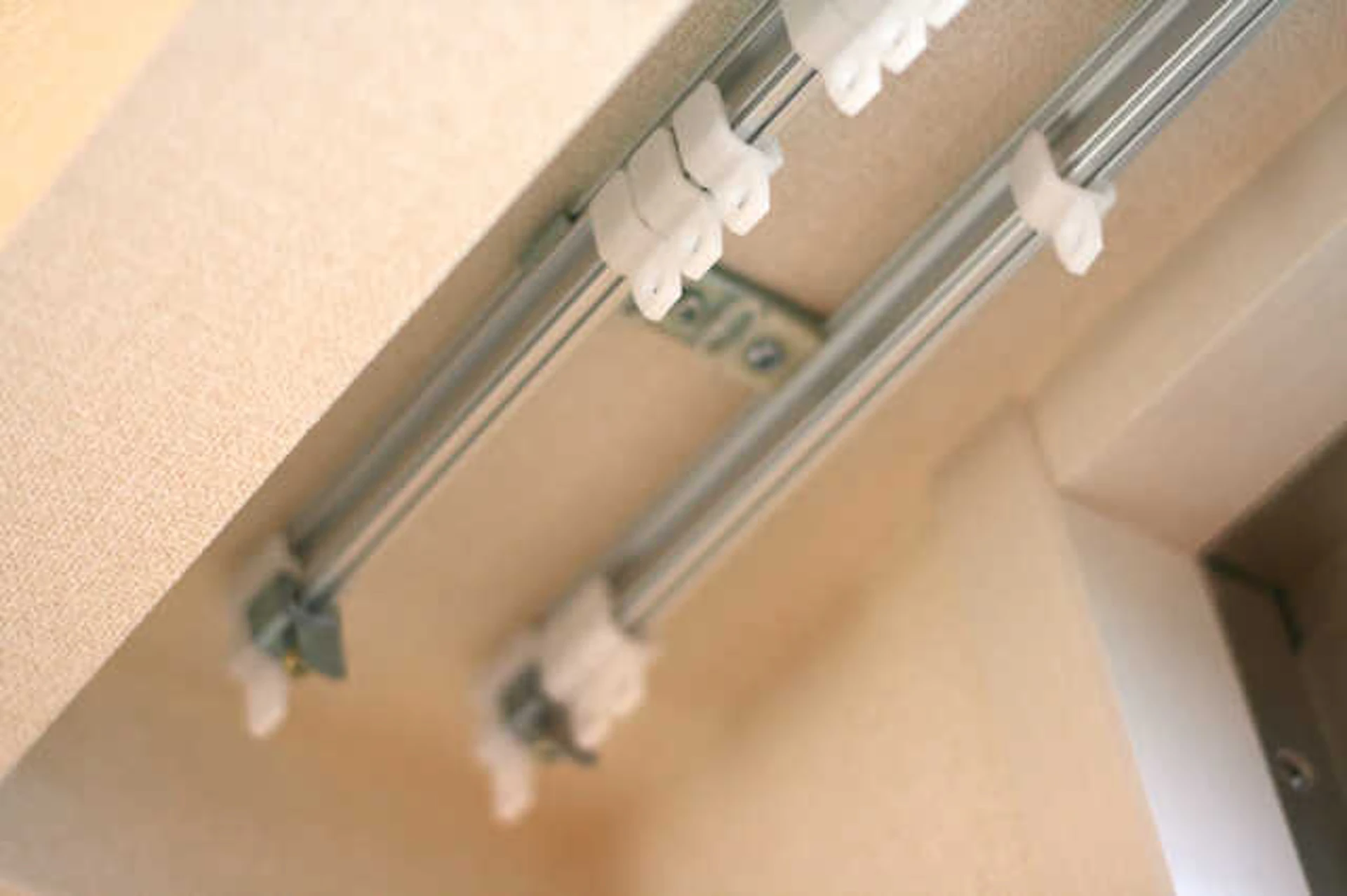 室内に吊るす簡単な方法