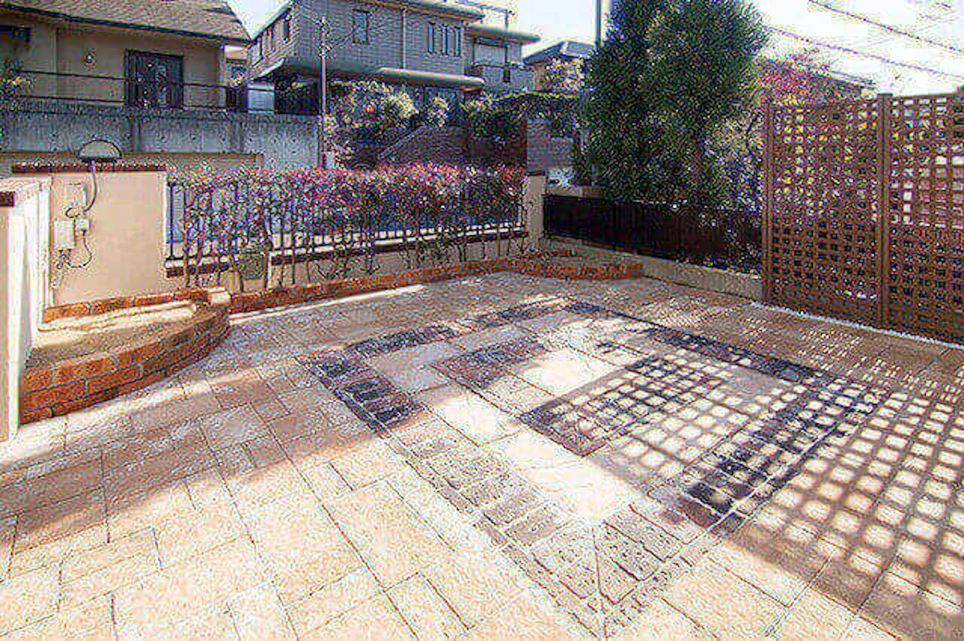 子供や犬が遊べる庭づくりのコツと注意点！ウッドデッキ・砂場などの実例やリフォーム費用も公開