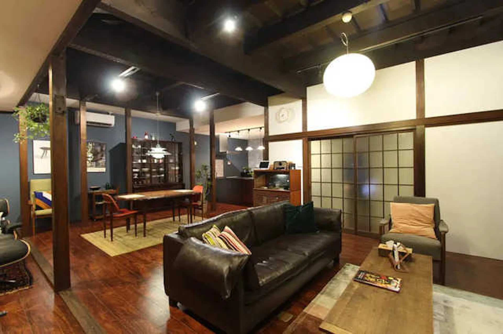 サムネイル:レトロモダンなお部屋にリノベーションしたい!事例やおすすめアイテムをご紹介