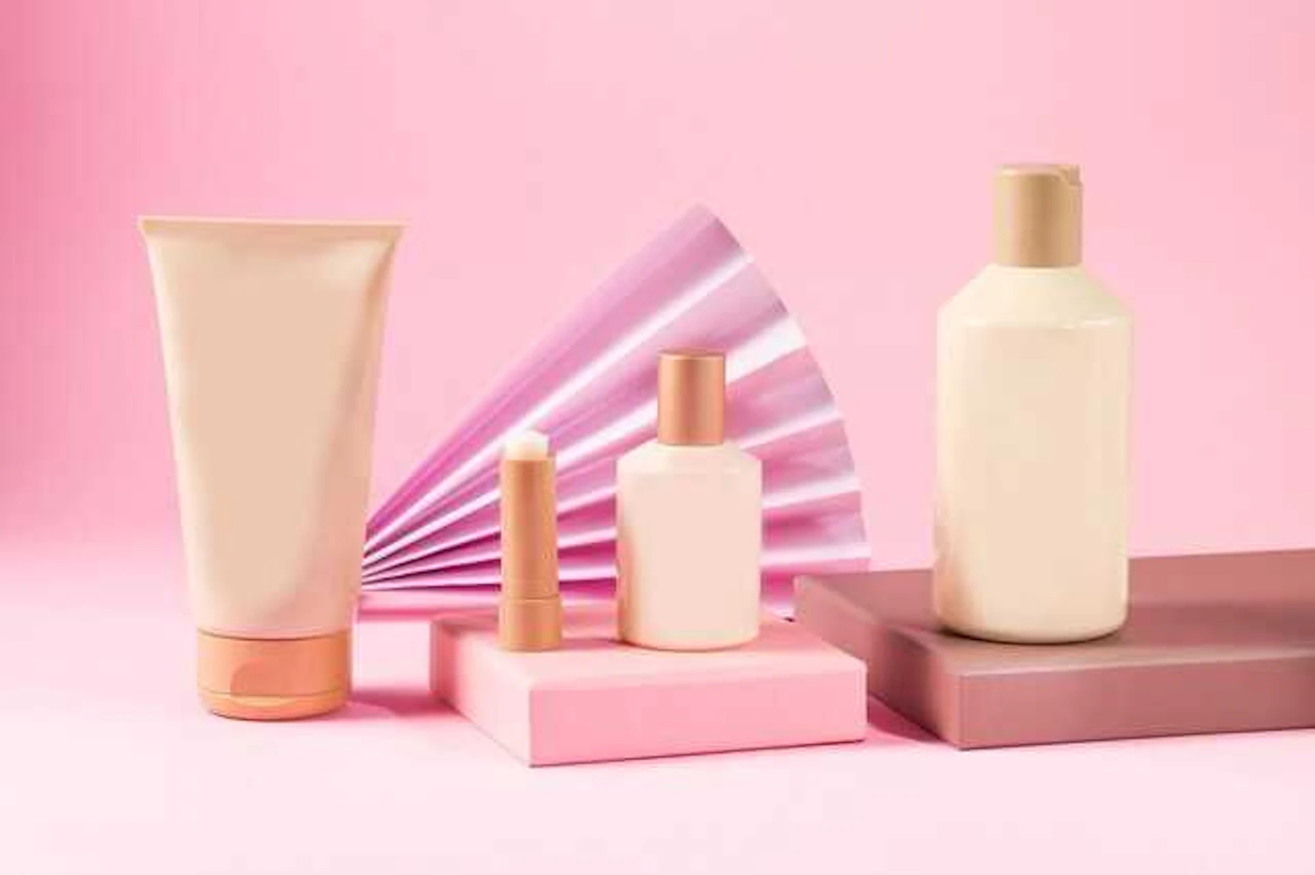 雑貨や小物などは整頓して並べる