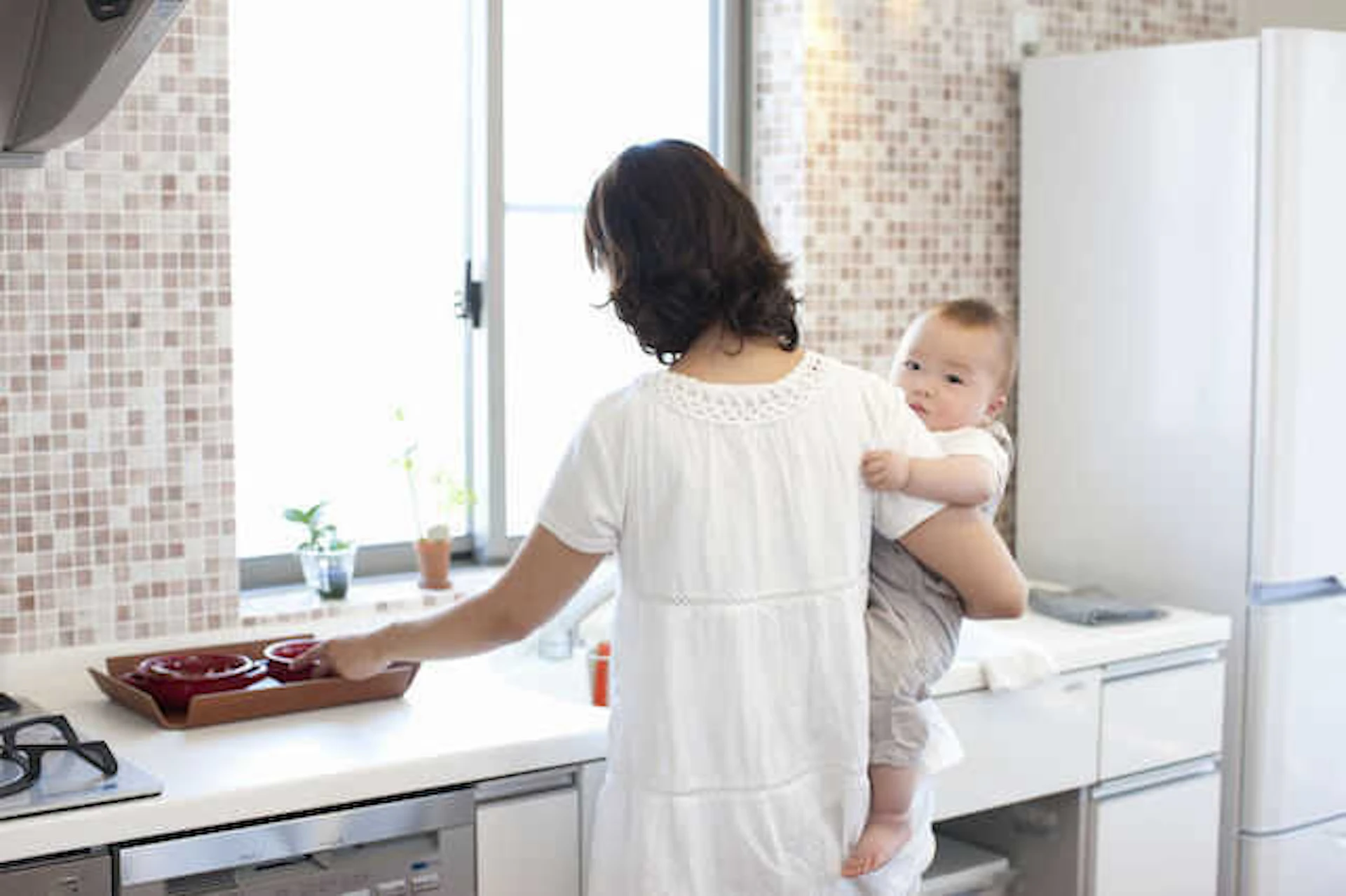 壁付け(背面式)のキッチンを、対面式に変更するご家庭も