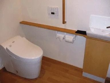 [88万円] 手すりやカウンターを設置した利便性の高いトイレリフォーム