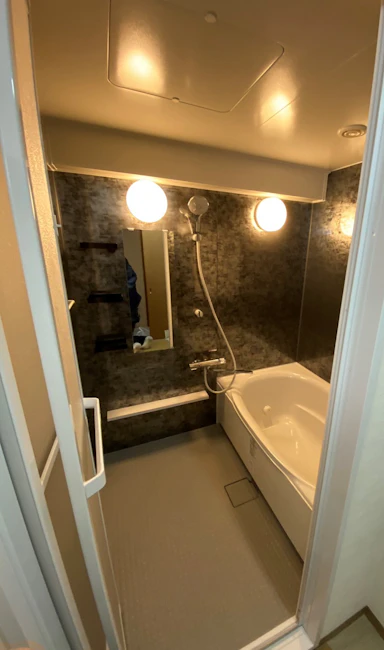 【50〜100万円】ブラックのパネルで高級感を演出