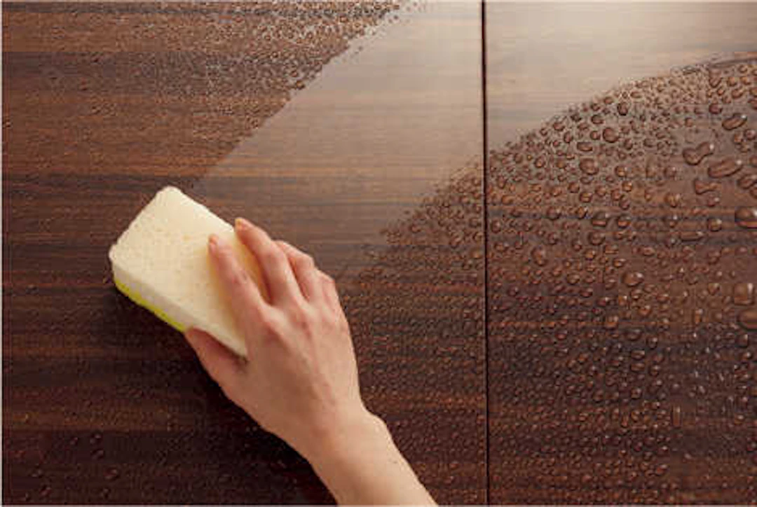 壁パネルの清掃