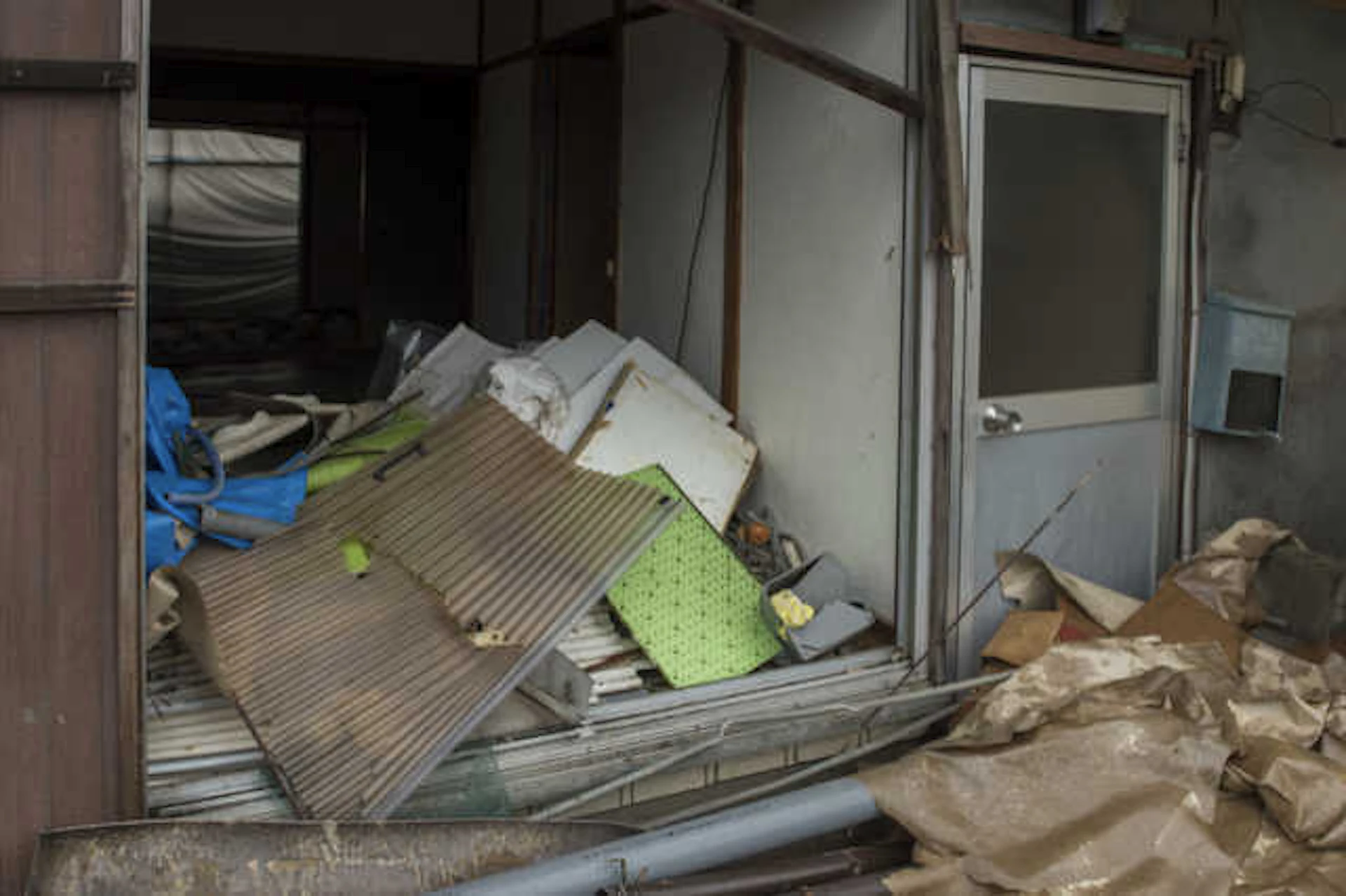 ゴミや不要物は自分で処理しておく