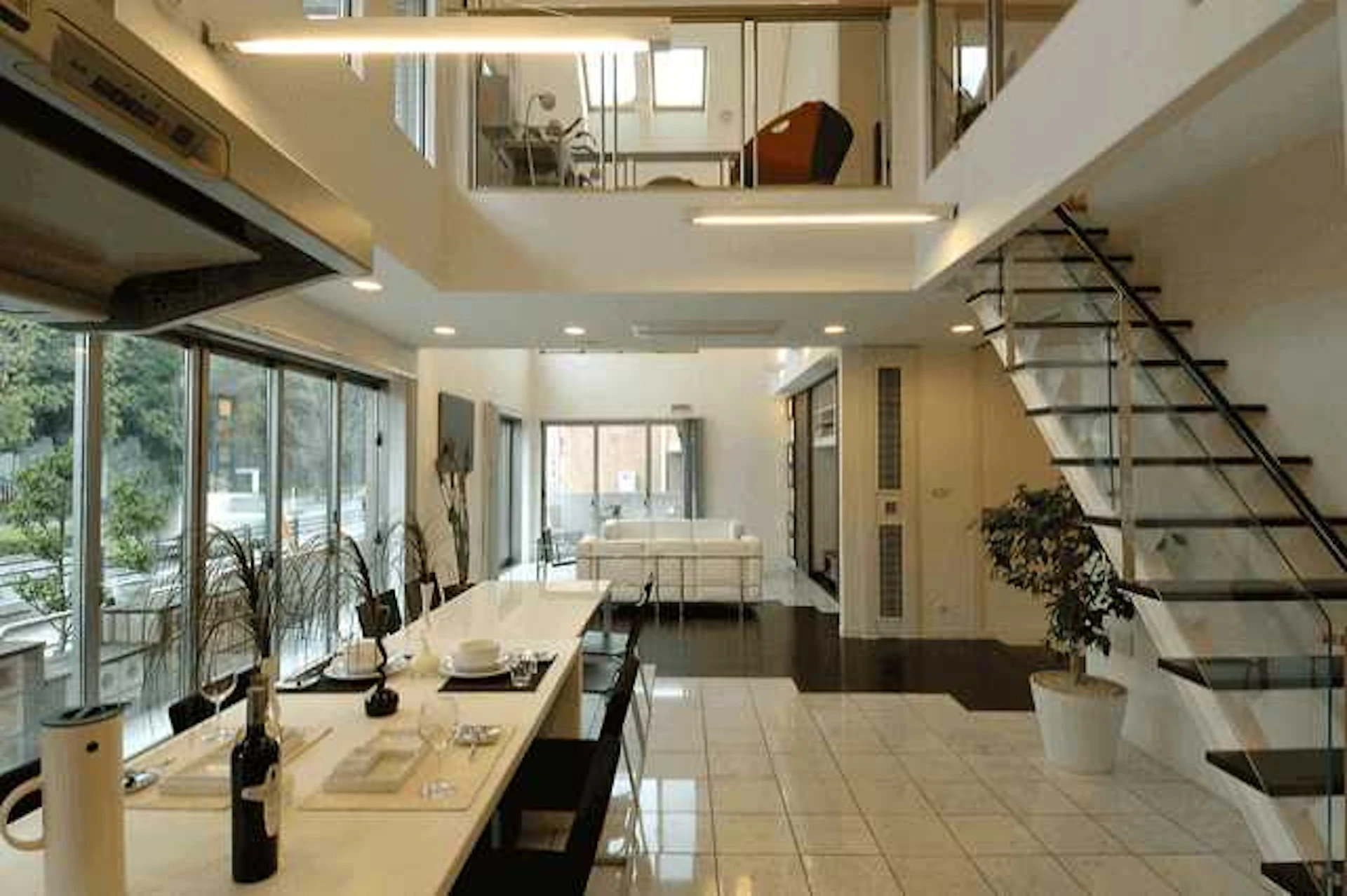 サムネイル:吹き抜けのある家にリフォームする費用やメリット・デメリット!失敗しないためのコツや注意点は?