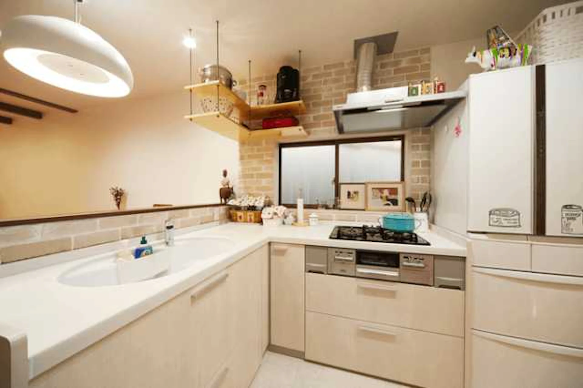 壁紙クロスや床をタイル・レンガ調