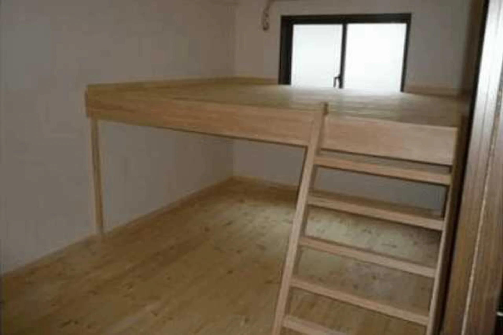 狭いお部屋でソファもデスクも!ロフトベッドが大活躍♡