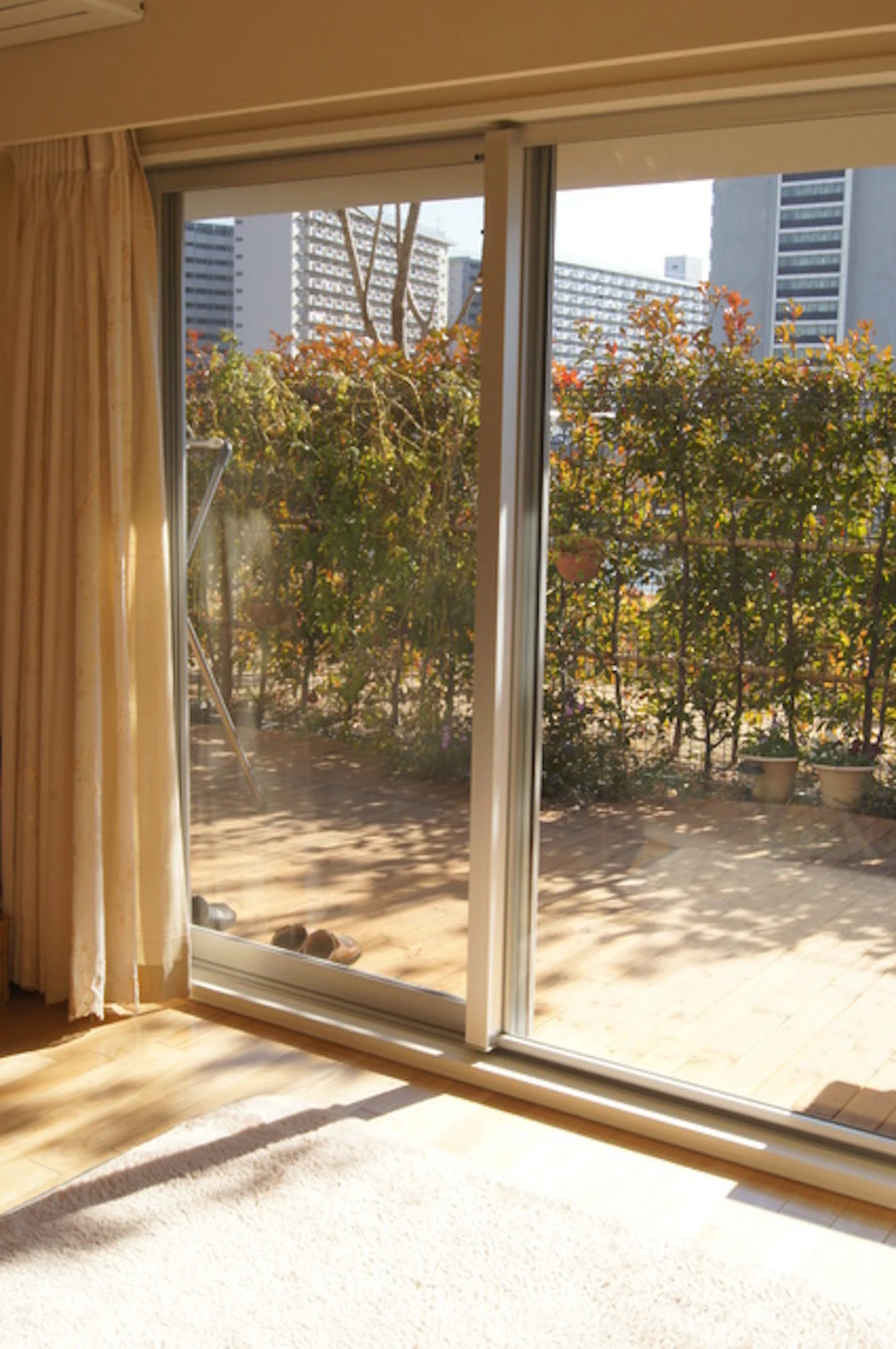 【低階層の窓】