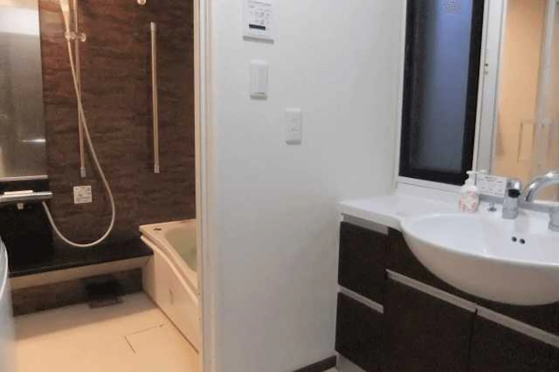 洗面所・脱衣所にピッタリの壁紙の選び方!張り替え費用・おしゃれなコーディネート実例