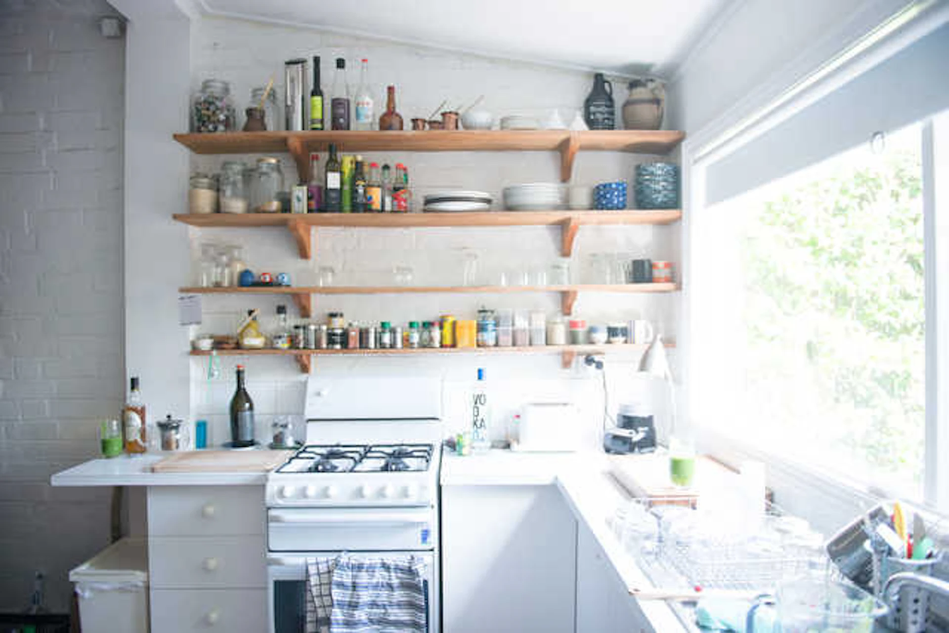 ワークトップ近くにスタメン調味料を配置