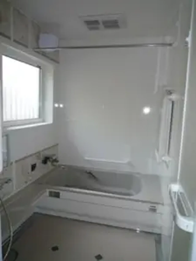 事例1:手すりを最適に設置!断熱材も入れてあったかい浴室にリフォーム