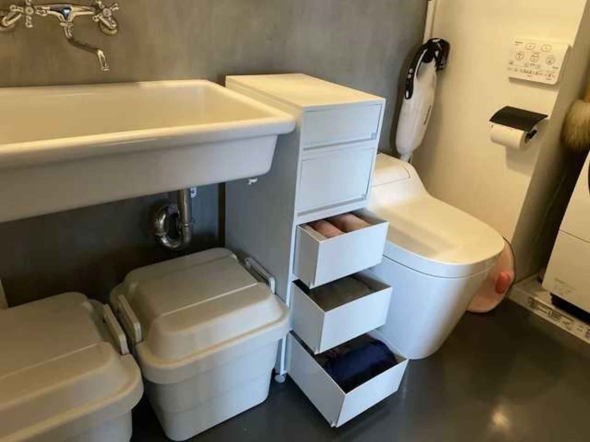 動線に合わせて「一時置き」「収納」の場を設ける