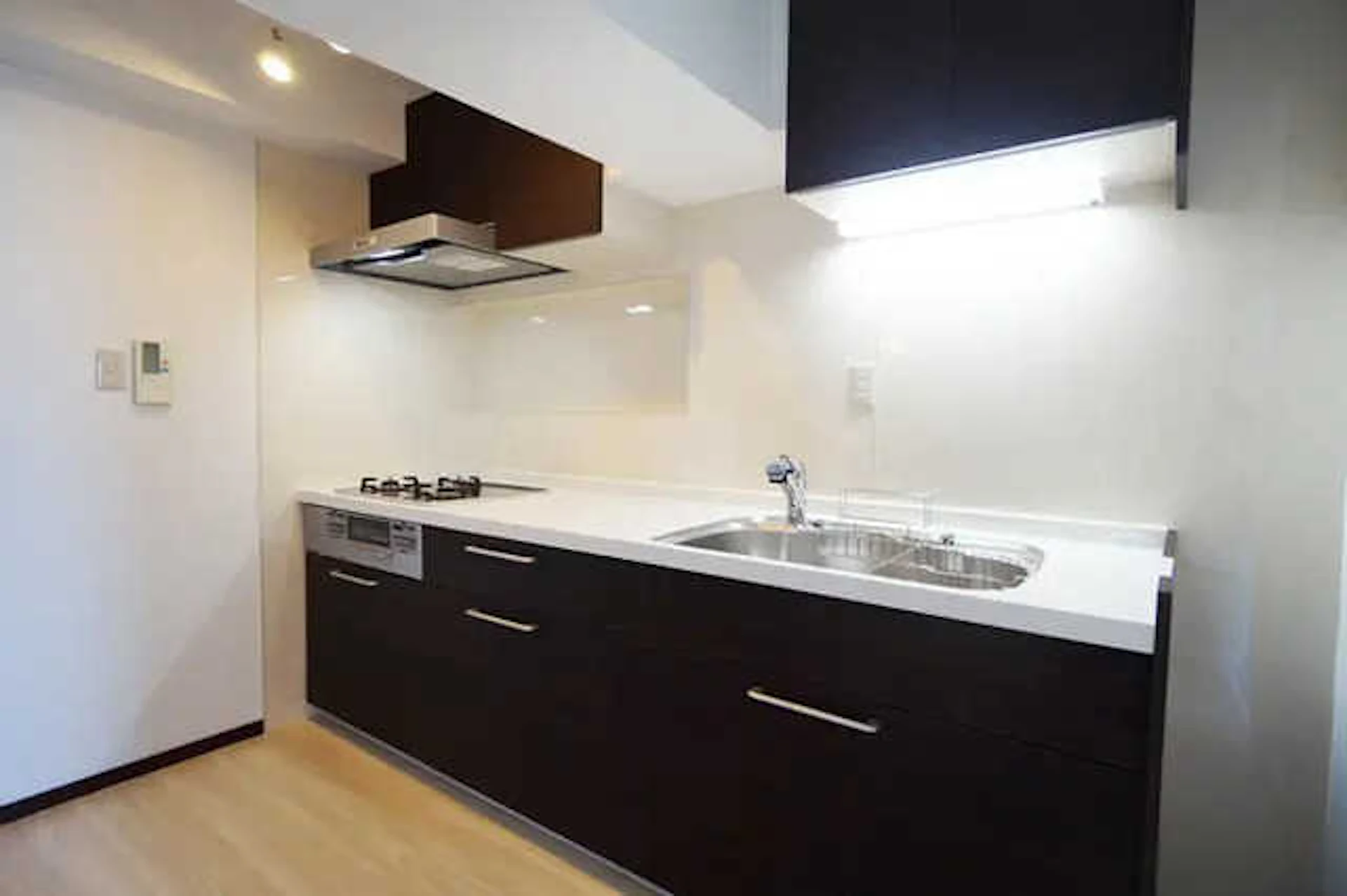 品のあり落ち着いた雰囲気のキッチンにリフォーム