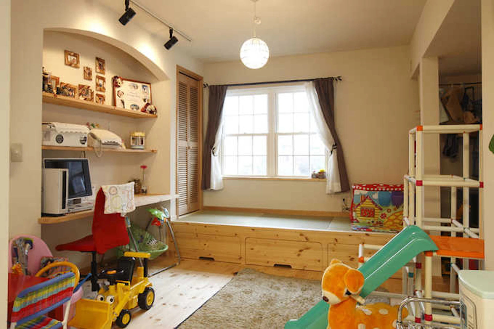 無垢材・珪藻土を使って、子育てしやすい家にフルリノベーション