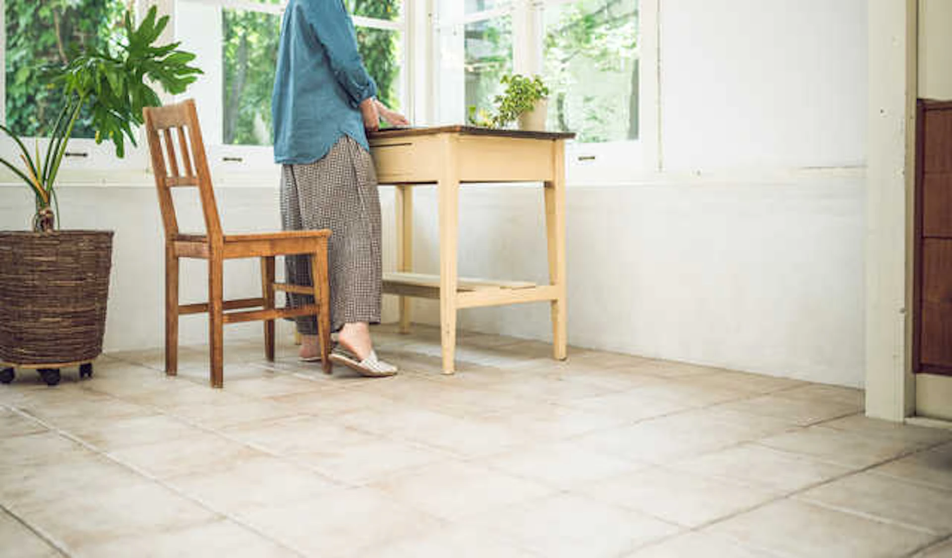 サムネイル:趣味や書き物、家計簿管理、パソコンワークなど、どこで行っていますか?リビングやダイニングテーブルでも用は足りますが、できることなら、自分の作業スペースが欲しいですよね。ときには億劫になる作業も、「自分のスペースでならスイッチが入る」そんな空間を目指してはいかがでしょうか。