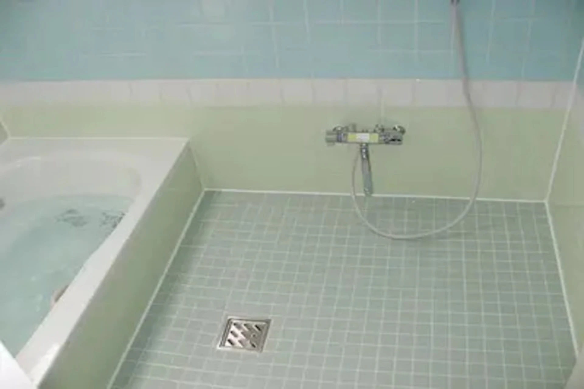 タイル床の水漏れを張り替え修理の施工事例