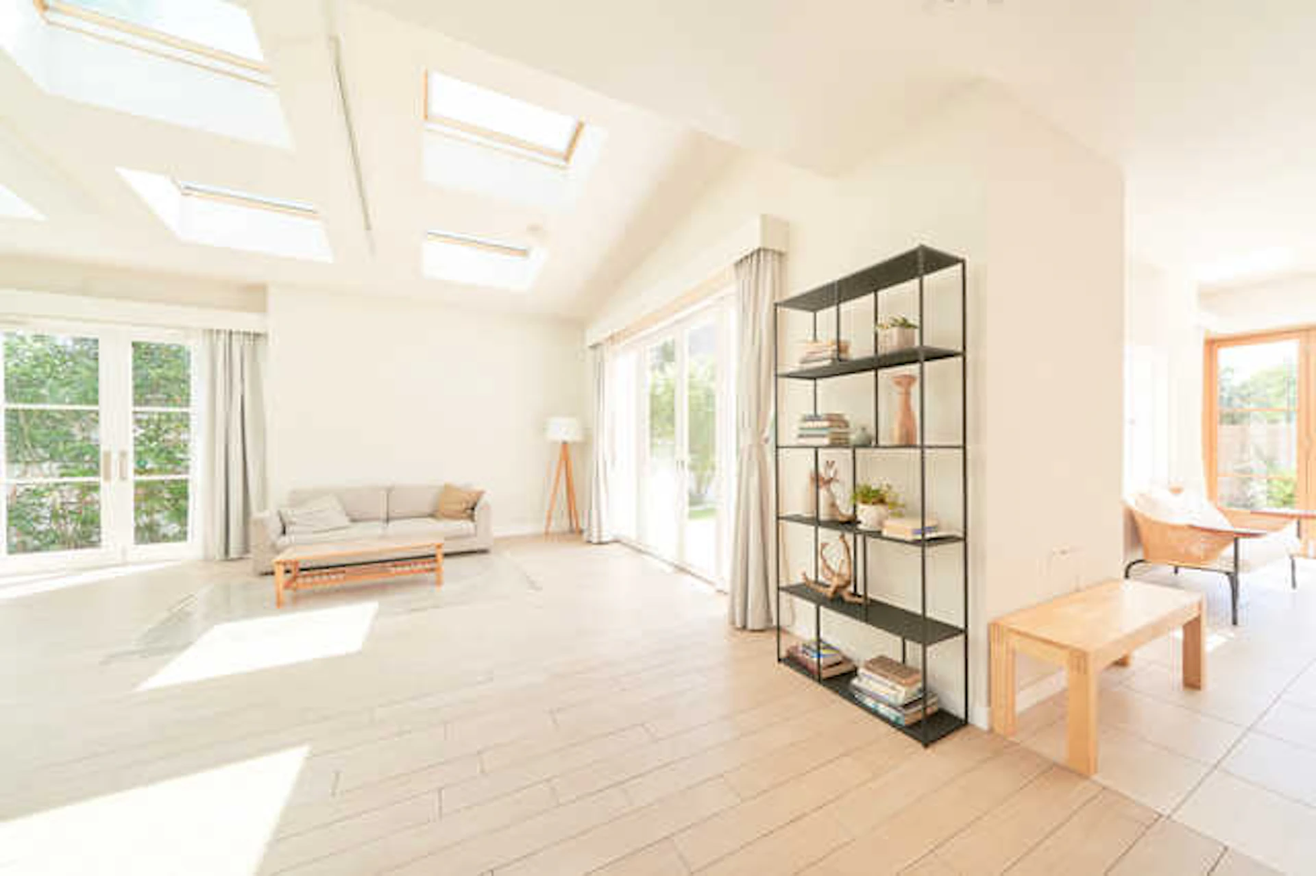 リフォームやレイアウトの工夫でリビングを広く見せよう