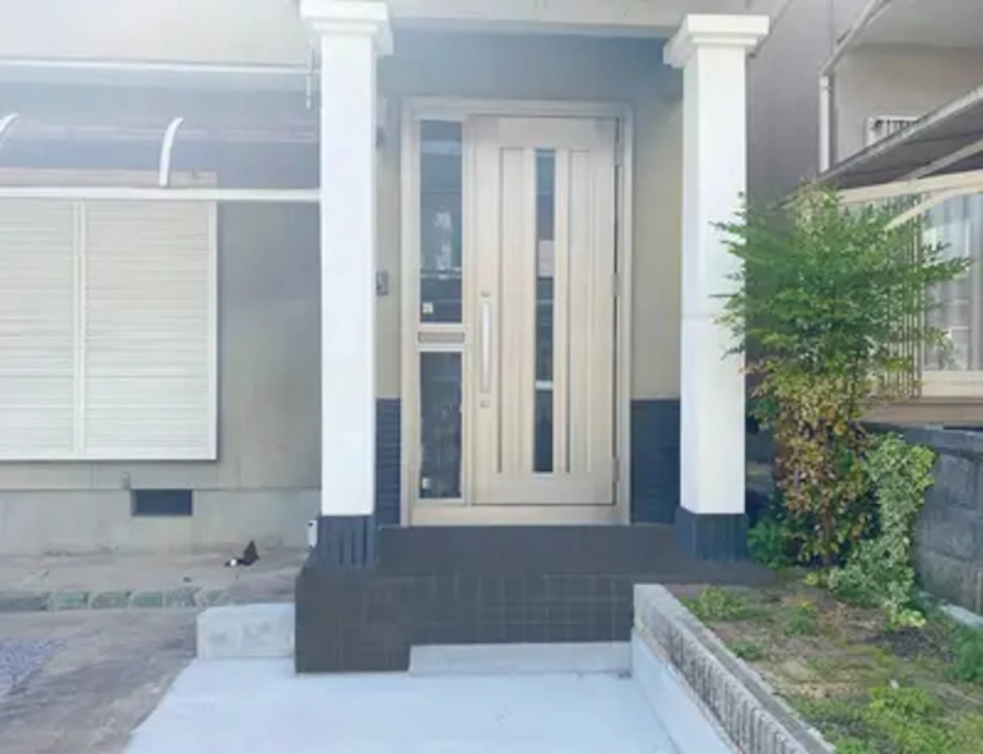 事例3:外構+玄関ドアの交換