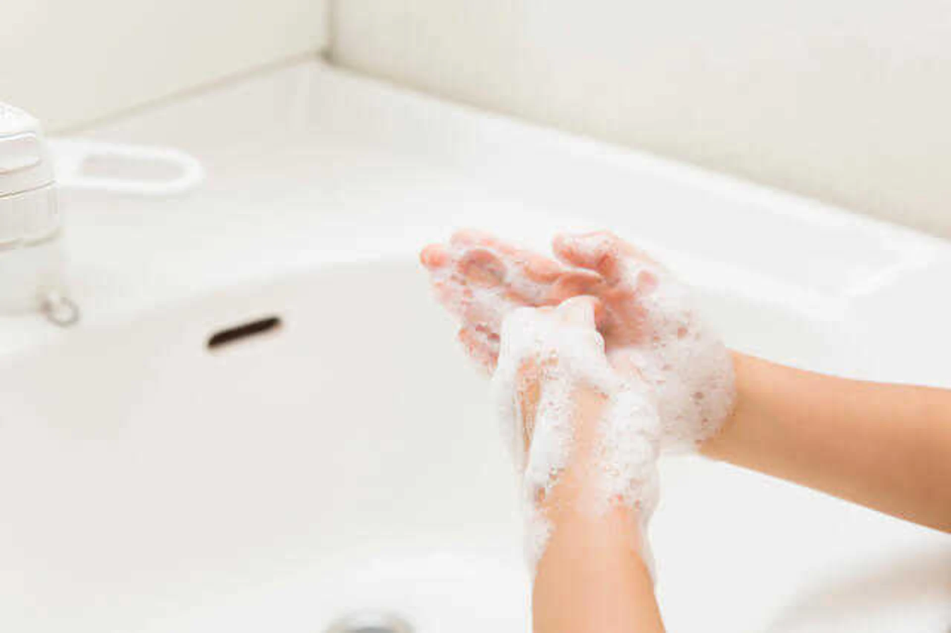 洗面所・脱衣所にピッタリの壁紙の選び方！張り替え費用・おしゃれなコーディネート実例