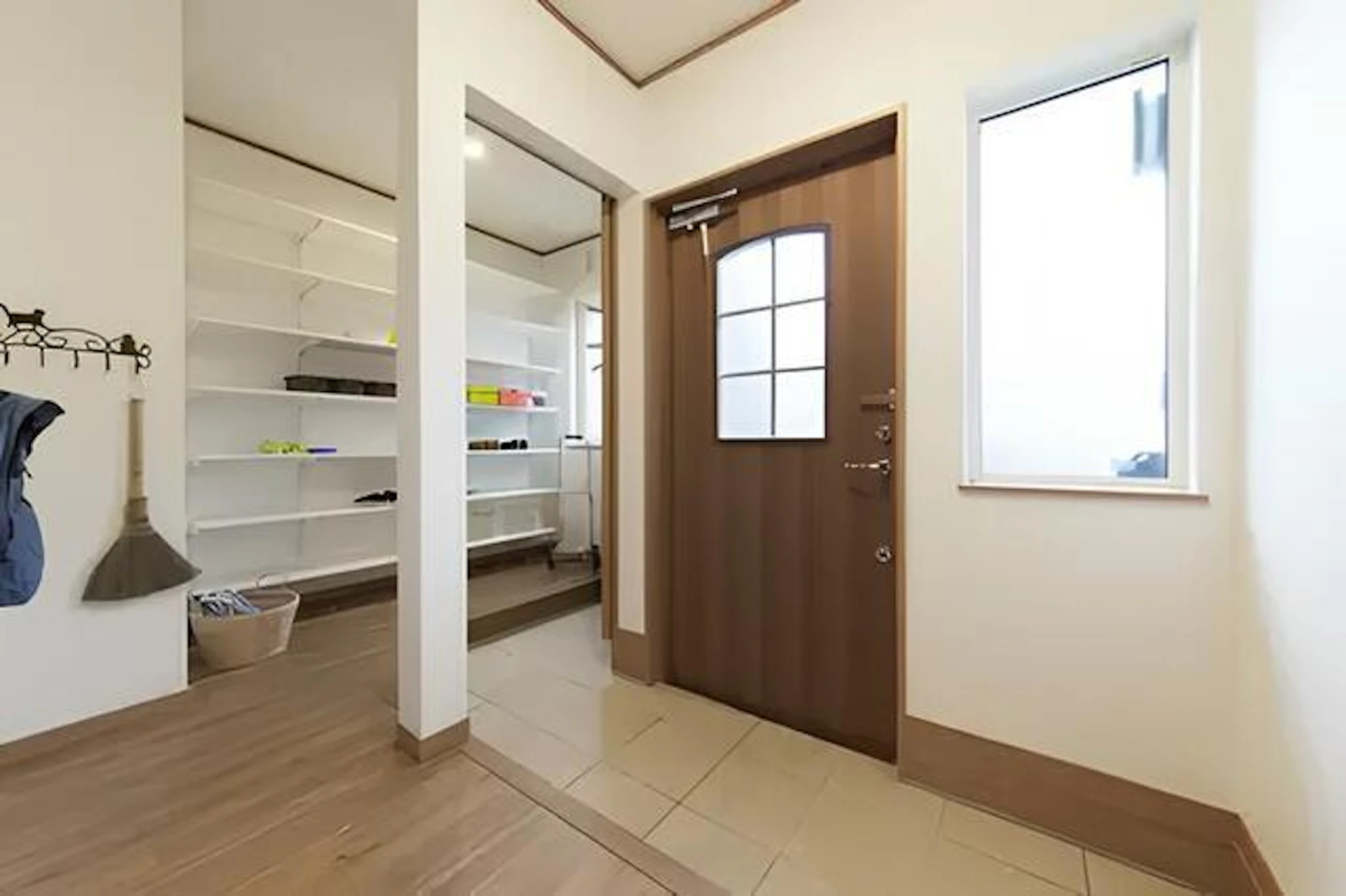 シューズクロークのある広々とした玄関を実現