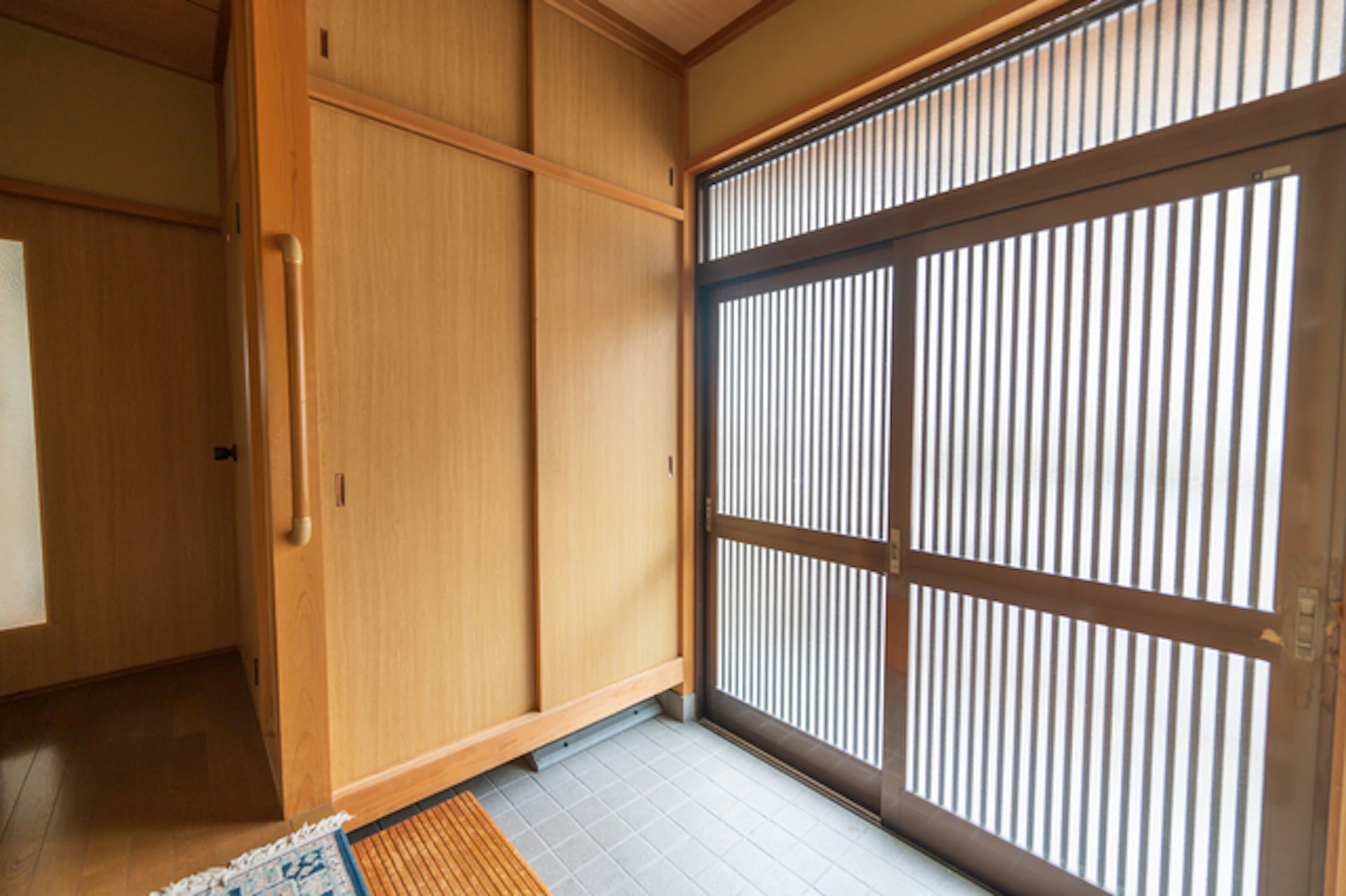 壁面収納タイプの下駄箱