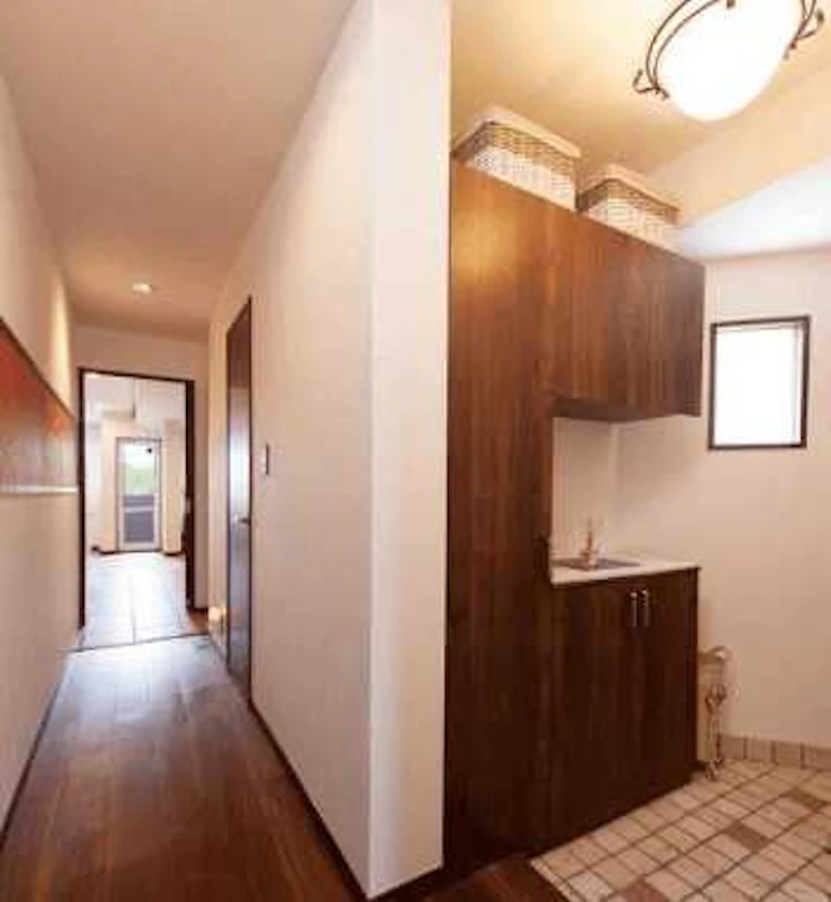 玄関の壁紙クロスの選び方・張り替えの値段・おしゃれな施工例をご紹介