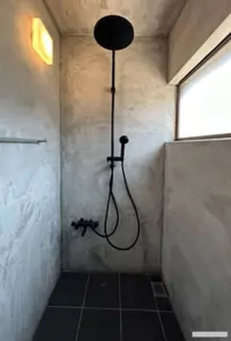 事例5：狭い浴室をおしゃれなシャワーブースにリフォーム