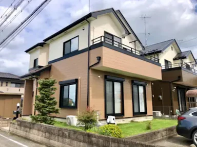 暖色系ツートーンで外壁塗装リフォーム