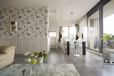 [51万円] 壁材や床材の張り替え