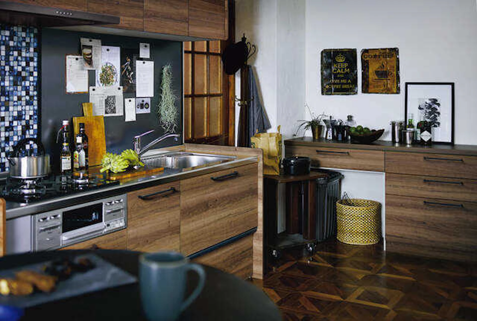 木製のキャビネット