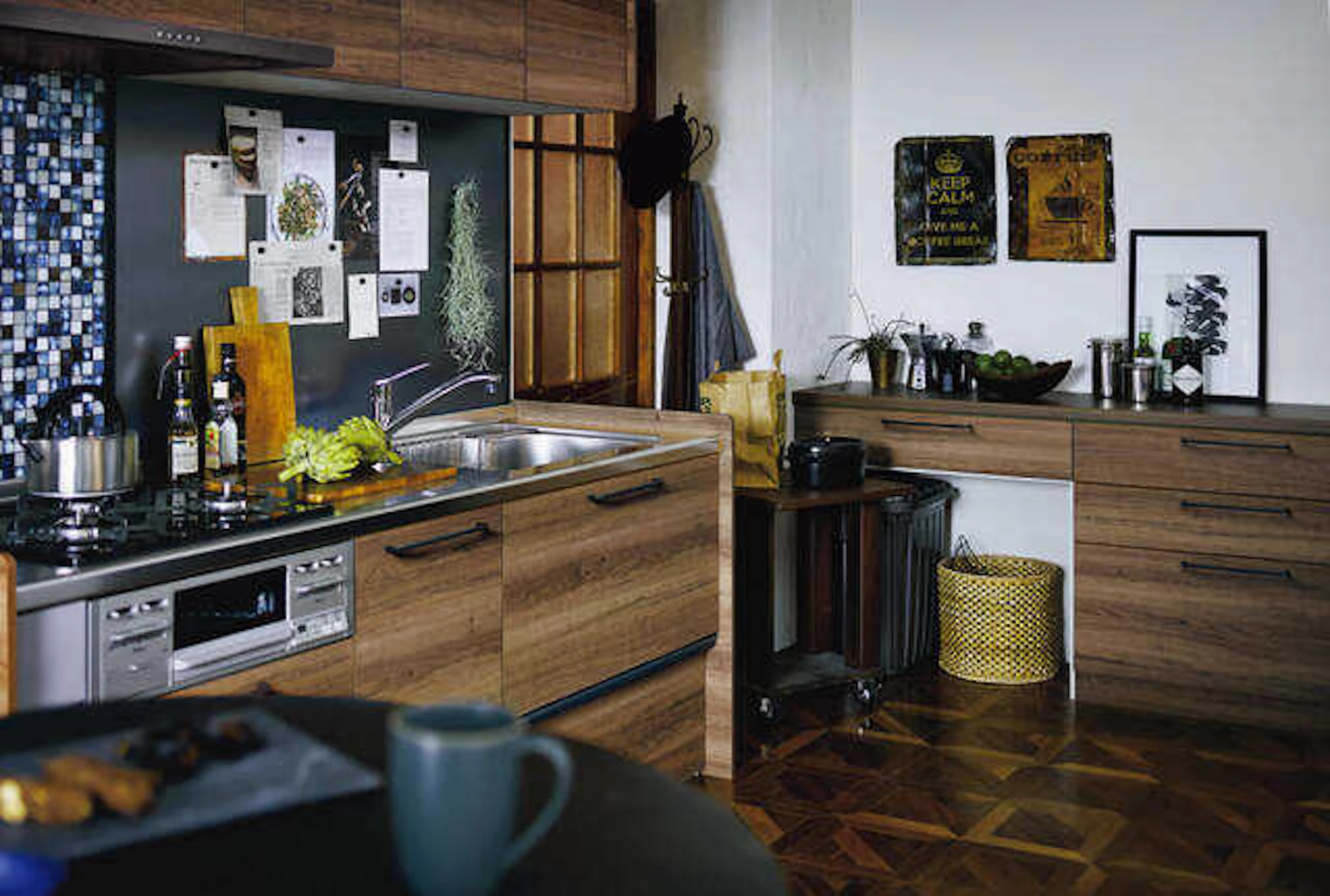 木製のキャビネット