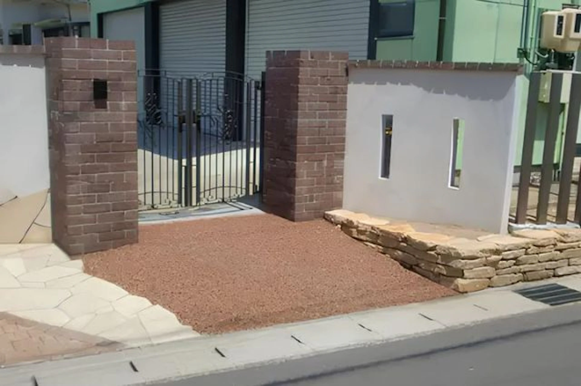 こだわりを詰め込んだレンガ作りの外構