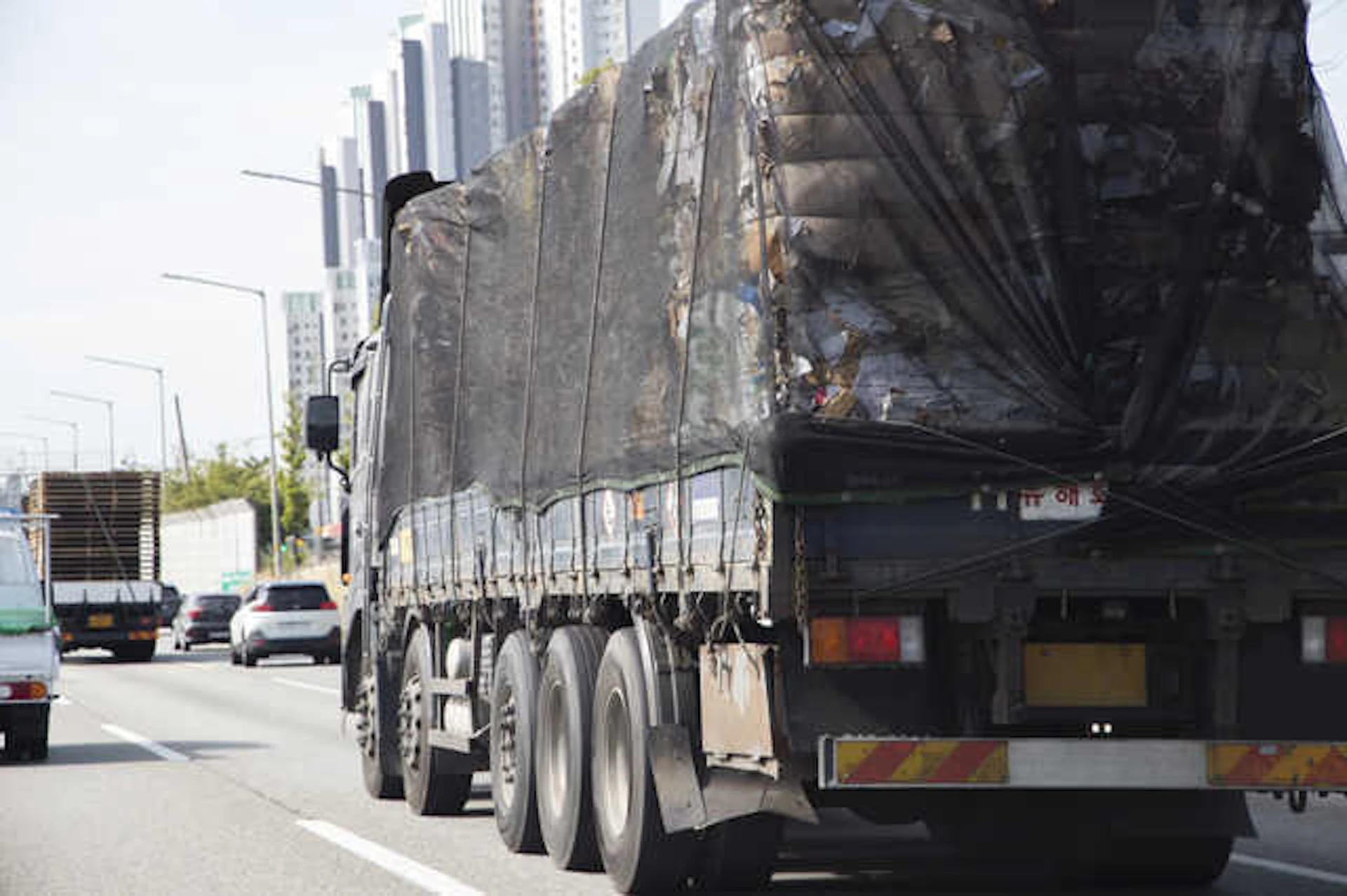 ⑥ 廃棄物を正しく処分している